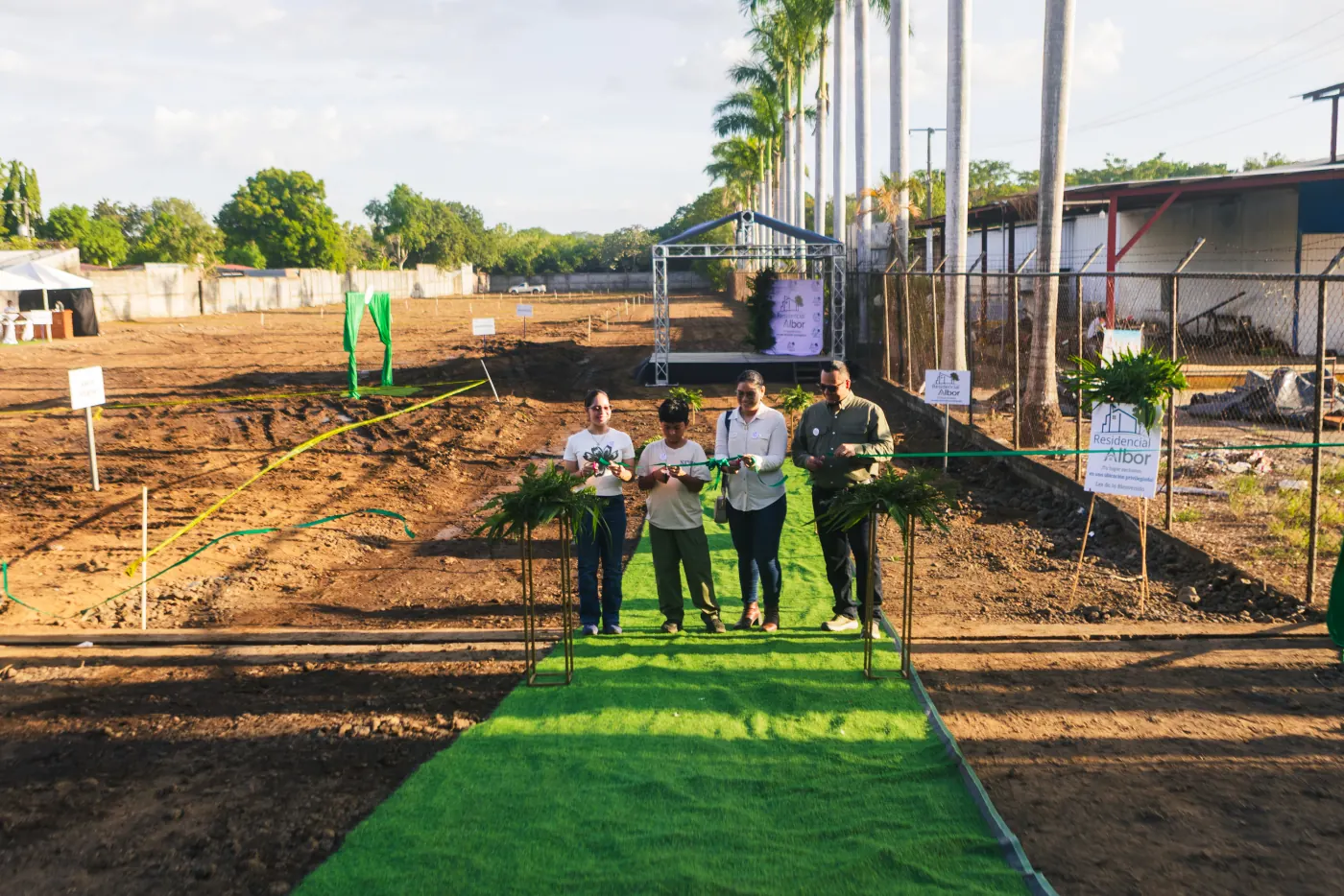 Acto de corte de cinta de Residencial Albor