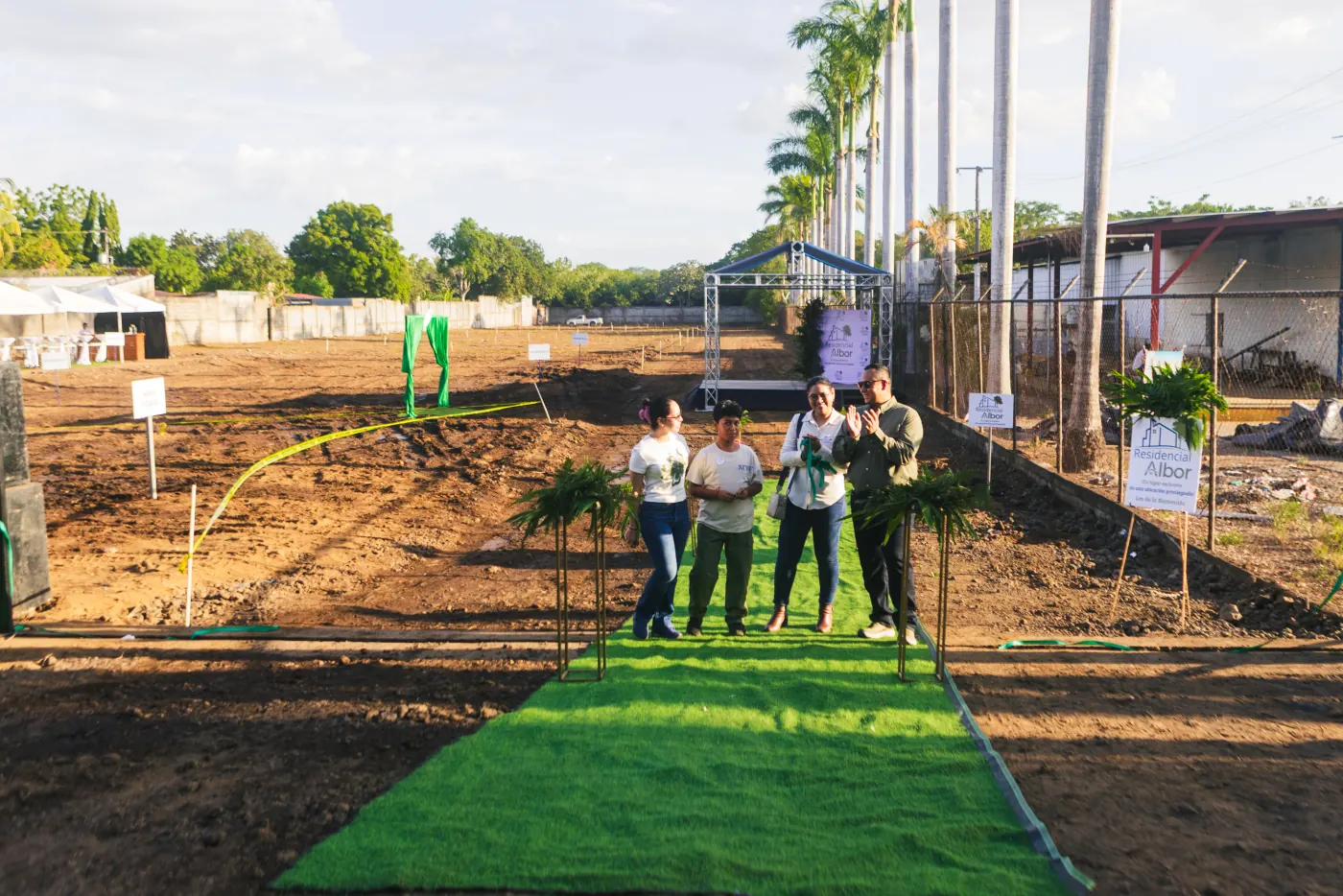 Terreno durante el acto de inauguración