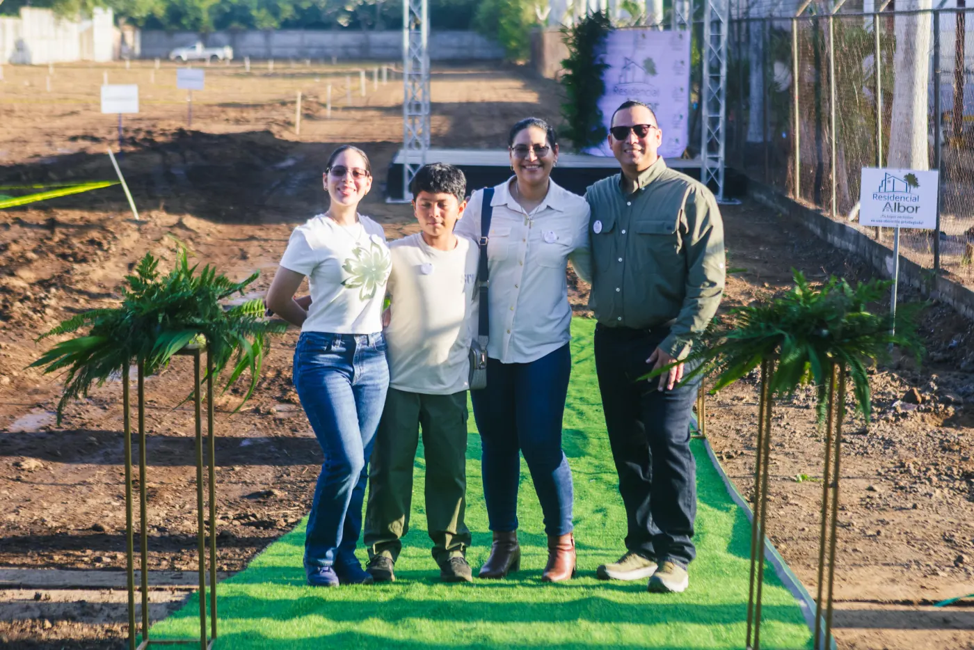 Retrato familiar durante la inauguración